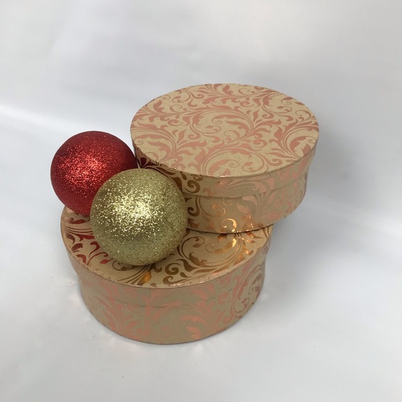 Pair of Round Cardboard Boxes - Picture 3 of 4